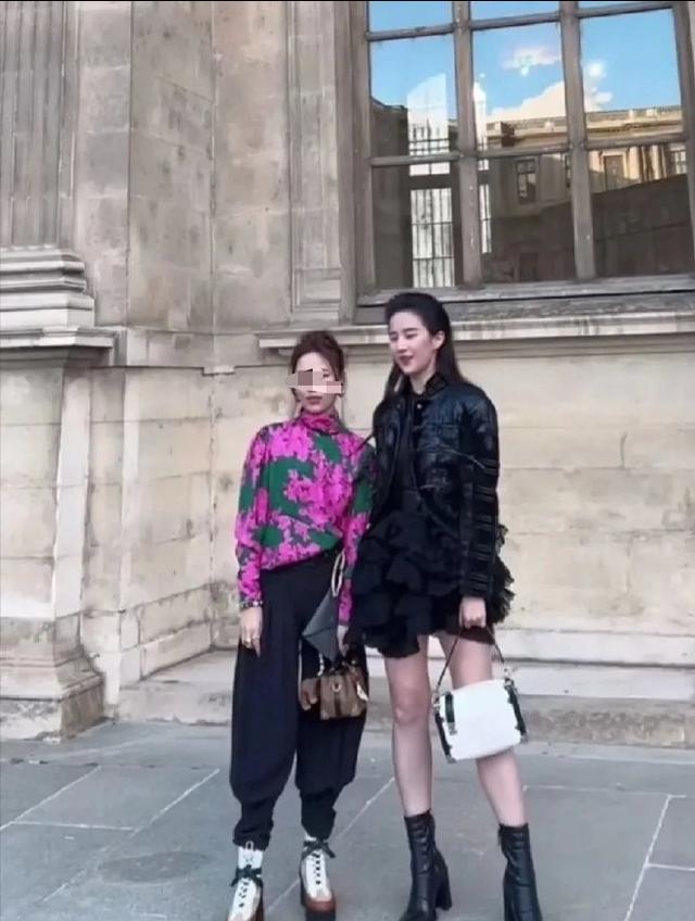 刘亦菲钟楚曦身高对比