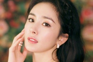 杨幂的成长史：从龙套演员到顶流女王的蜕变