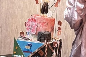 何炅51岁生日低调庆生，素颜状态佳引热议