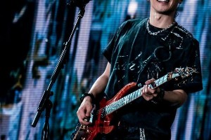 何健麒盛赞谢霆锋：硬帅完美男人的30年传奇