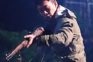 张译《金刚川》片场展示专业军事技能