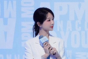 杨紫蓝色高定礼服惊艳亮相，珠光宝气名媛范十足